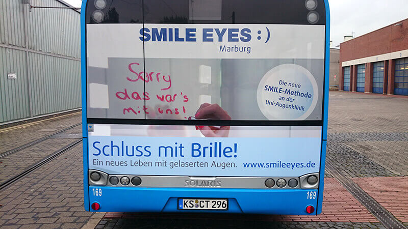 Smile Eyes Augenkliniken Busbeschriftung